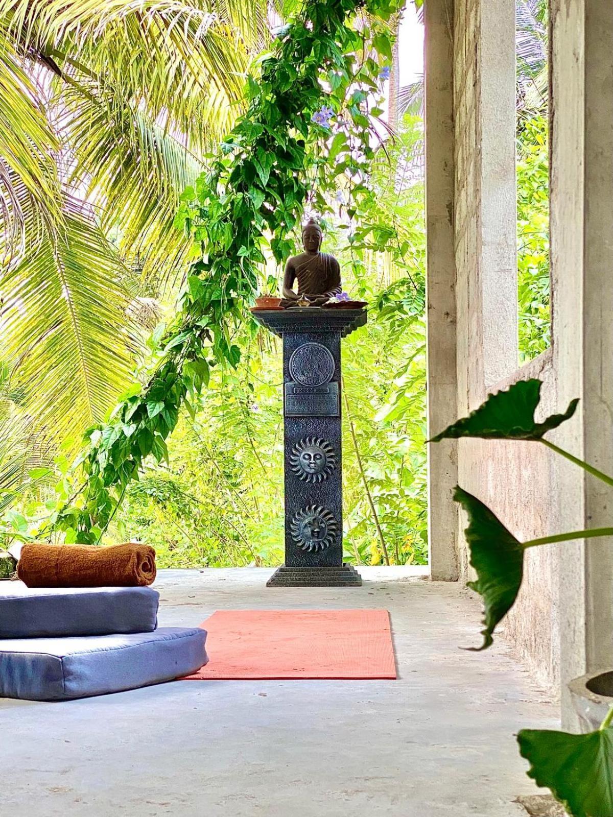 Hotel Lotus Surf House à Midigama-Est Extérieur photo